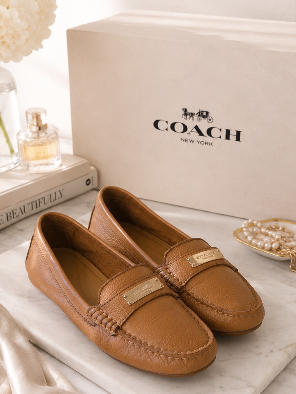 Coach Fredrica Pebble Leather Loafers Saddle Tan Gold Logo Plate 7.5